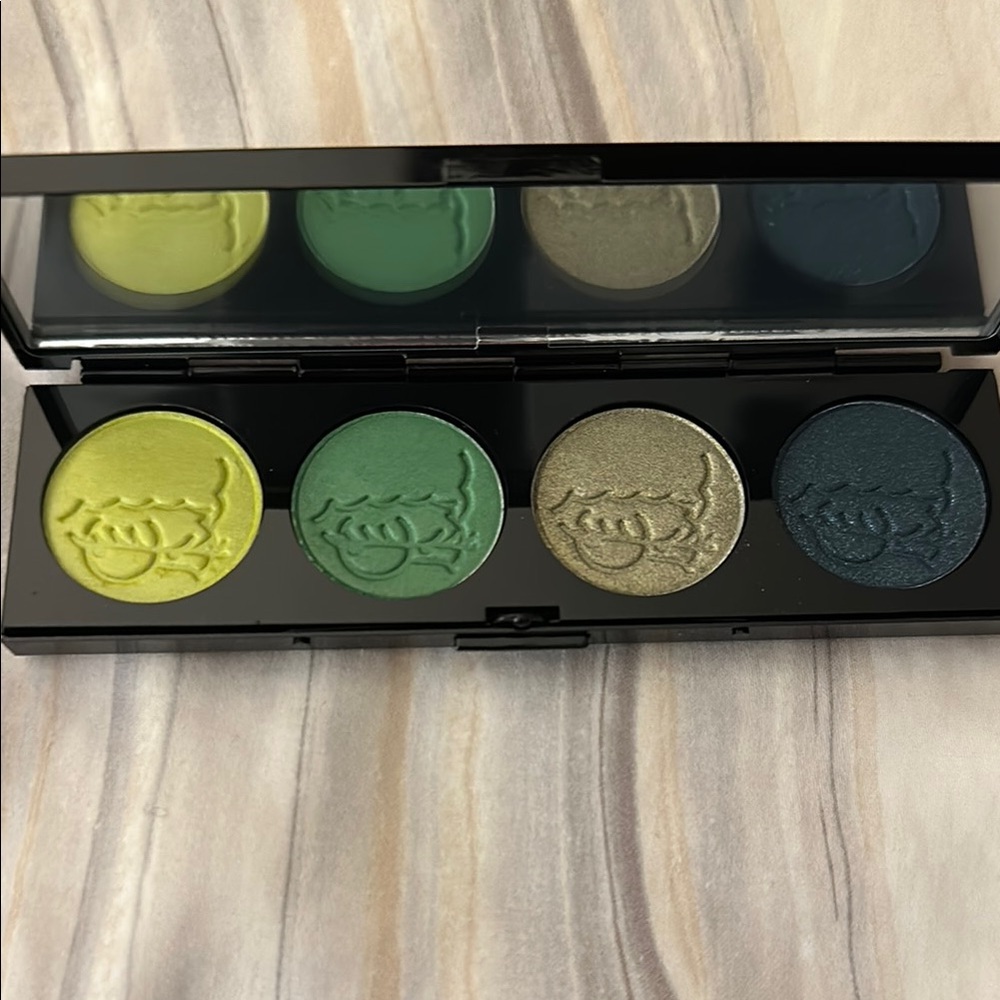 MAC Cosmetics The Simpsons Eyeshadow Palette That Trillion Dollar Look Quad NIB - Picture 4 of 4